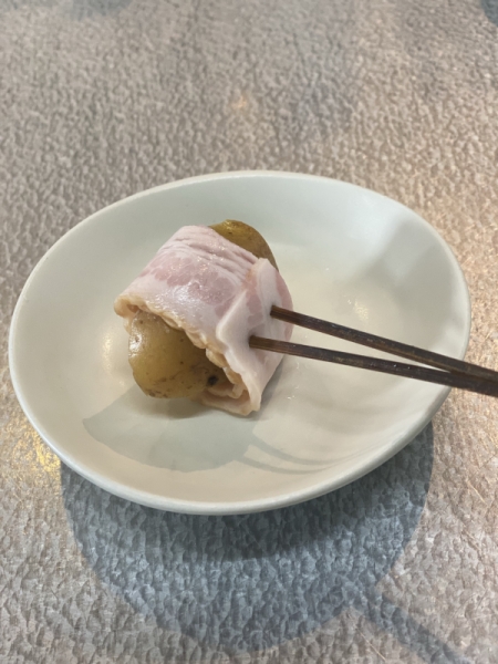 インカのめざめのベーコン巻き バター添え