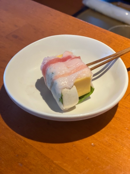 マッシュルームとチェダーチーズの肉巻き