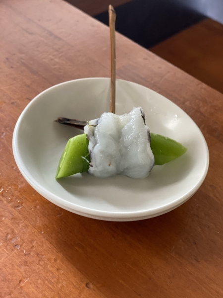 スナップエンドウの海老包み揚げ
