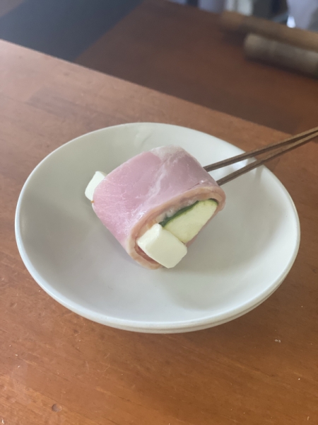 ズッキーニとクリームチーズのベーコン巻き