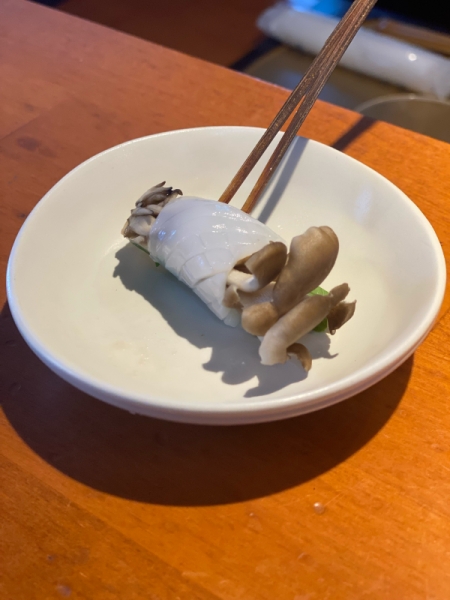 舞茸のモンゴイカ巻き